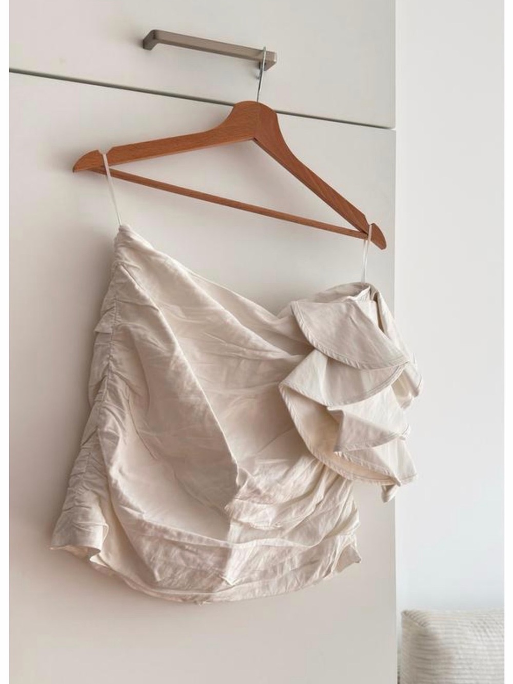 Zara Off-White Ruffled Asymmetric Mini Skirt
